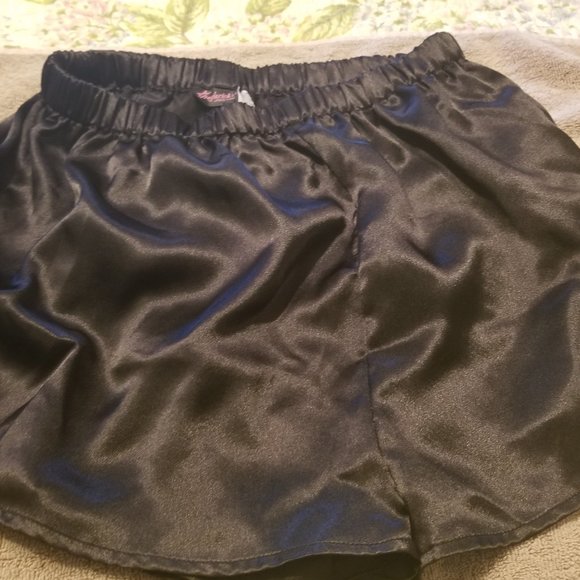 Frederick's Women's Boxers - Picture 3 of 3